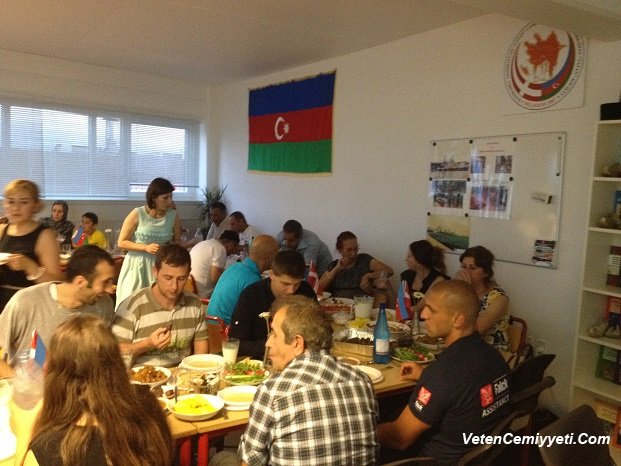 Azerbaycan Evinde Iftar sufresi.